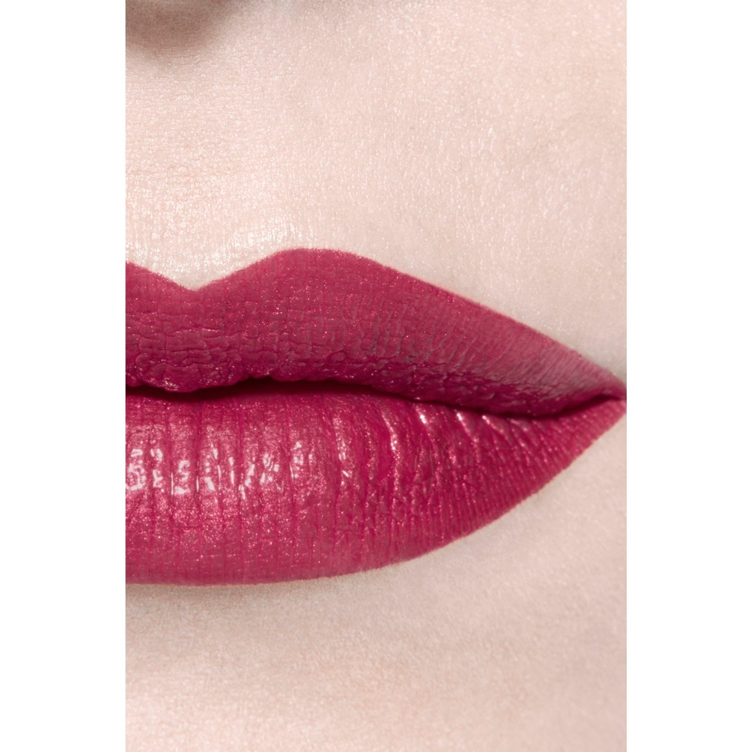 La barra de labios líquida brillante de larga duración